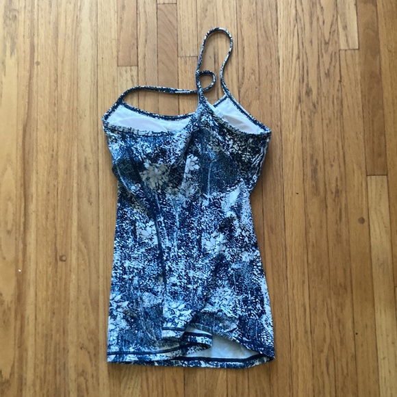 Lululemon tank top with built in bra - Picture 2 of 3